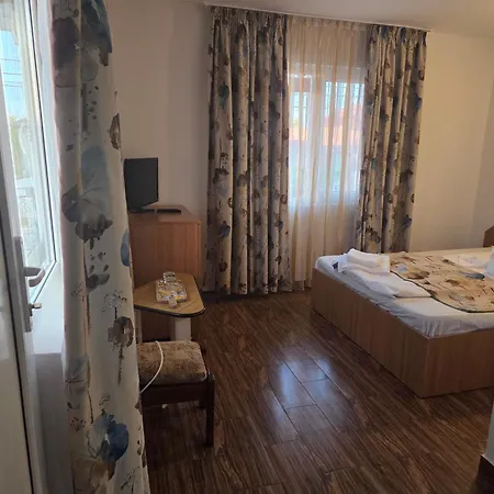 Guest house La Camuflaj 2 Mai